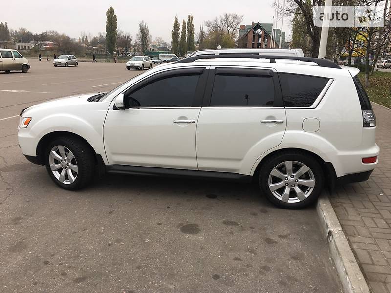 Внедорожник / Кроссовер Mitsubishi Outlander XL 2012 в Полтаве