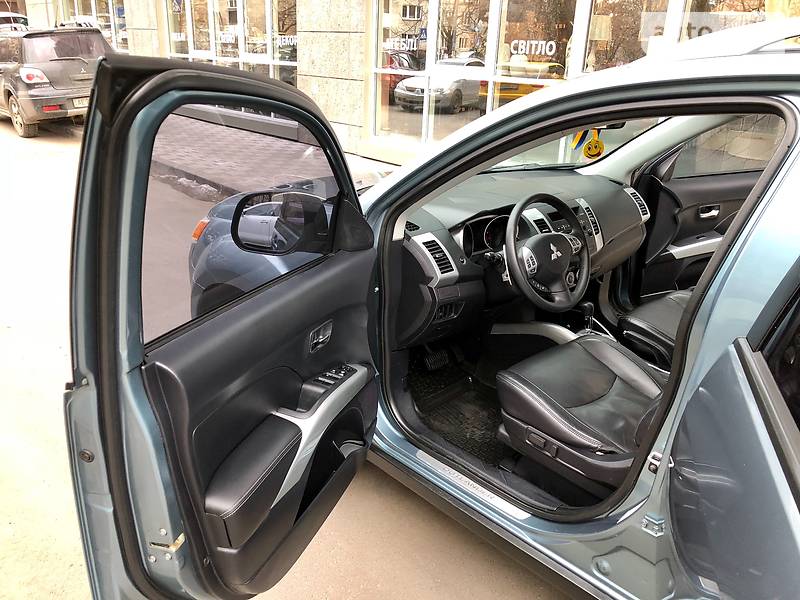 Внедорожник / Кроссовер Mitsubishi Outlander XL 2008 в Киеве