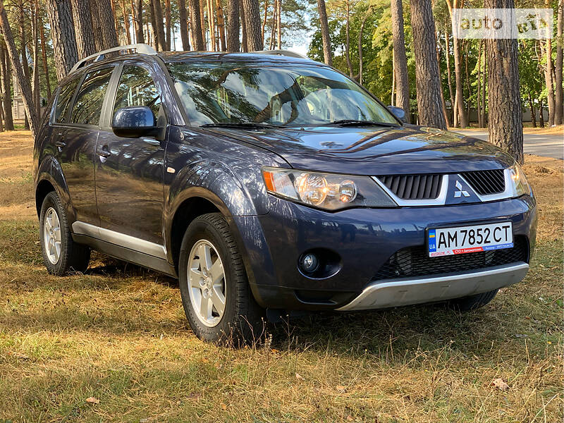 Позашляховик / Кросовер Mitsubishi Outlander XL 2009 в Житомирі