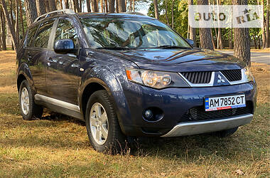 Позашляховик / Кросовер Mitsubishi Outlander XL 2009 в 