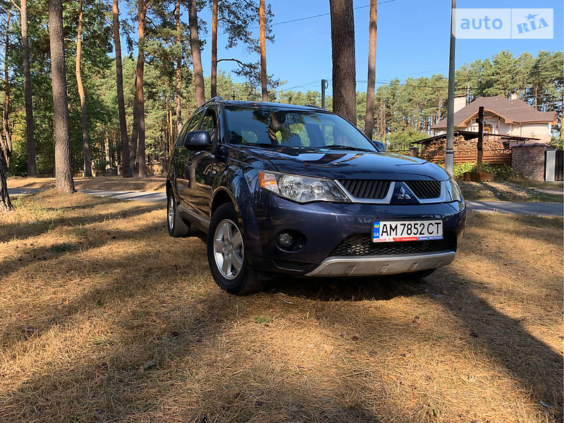Позашляховик / Кросовер Mitsubishi Outlander XL 2009 в Житомирі