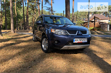 Позашляховик / Кросовер Mitsubishi Outlander XL 2009 в 