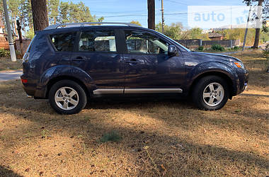 Позашляховик / Кросовер Mitsubishi Outlander XL 2009 в 