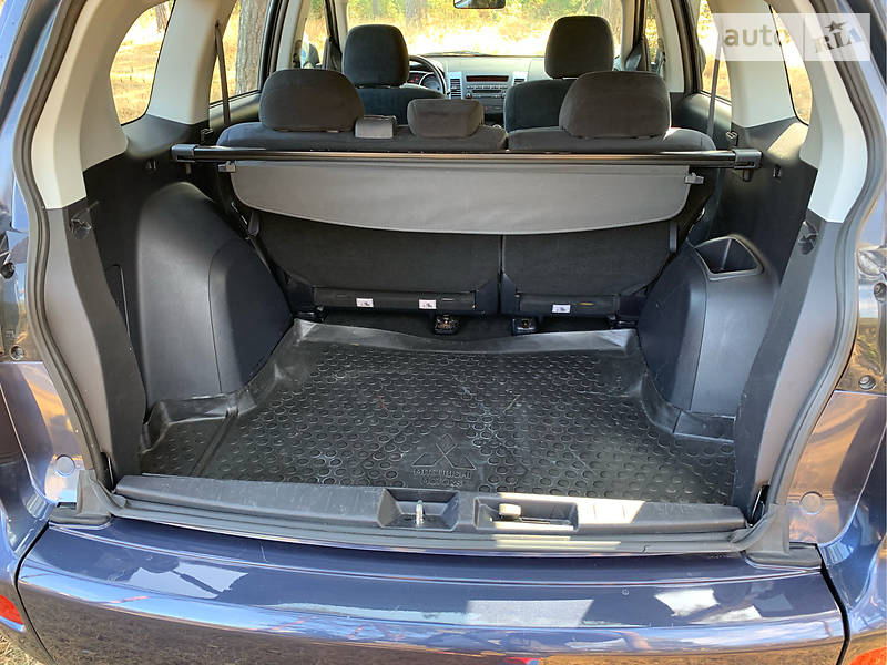 Позашляховик / Кросовер Mitsubishi Outlander XL 2009 в Житомирі