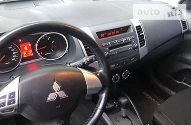 Позашляховик / Кросовер Mitsubishi Outlander XL 2010 в 