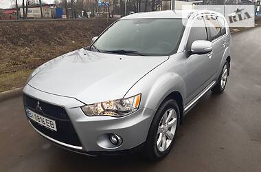 Внедорожник / Кроссовер Mitsubishi Outlander XL 2012 в Полтаве