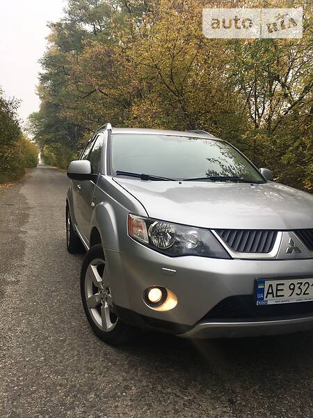 Позашляховик / Кросовер Mitsubishi Outlander XL 2007 в Дніпрі