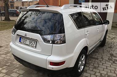 Позашляховик / Кросовер Mitsubishi Outlander XL 2010 в 