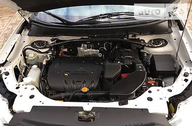 Позашляховик / Кросовер Mitsubishi Outlander XL 2010 в 