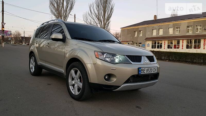 Позашляховик / Кросовер Mitsubishi Outlander XL 2007 в Миколаєві