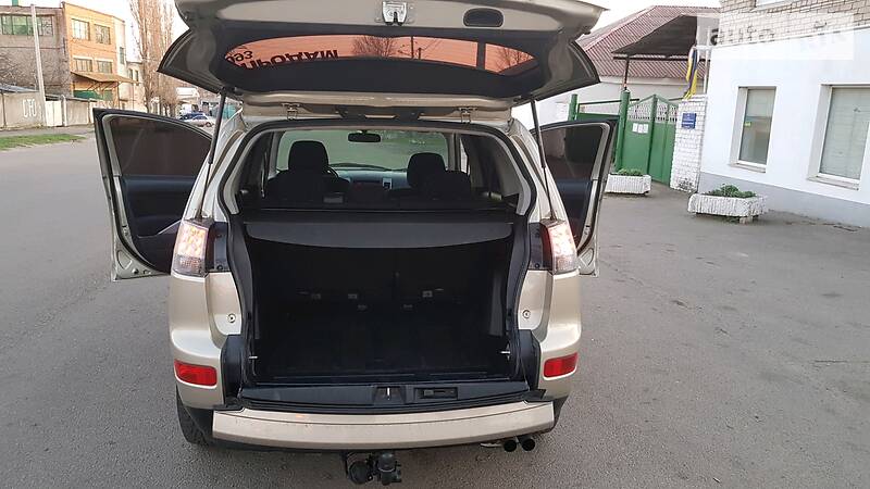 Позашляховик / Кросовер Mitsubishi Outlander XL 2007 в Миколаєві