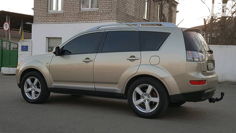 Позашляховик / Кросовер Mitsubishi Outlander XL 2007 в Миколаєві
