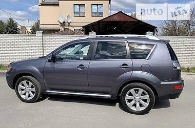 Позашляховик / Кросовер Mitsubishi Outlander XL 2010 в 