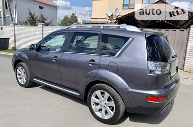 Позашляховик / Кросовер Mitsubishi Outlander XL 2010 в 