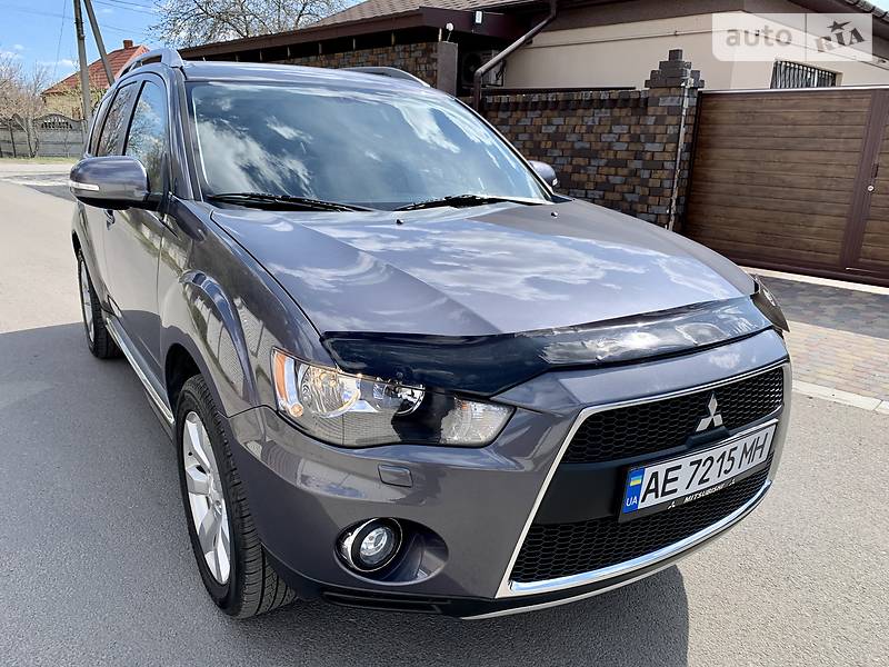 Позашляховик / Кросовер Mitsubishi Outlander XL 2010 в 