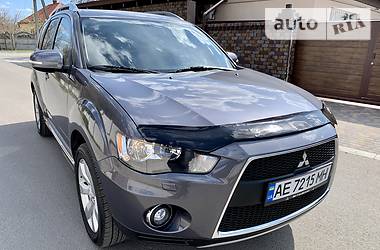 Позашляховик / Кросовер Mitsubishi Outlander XL 2010 в 