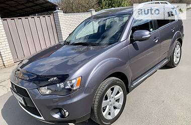 Позашляховик / Кросовер Mitsubishi Outlander XL 2010 в 