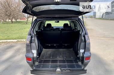 Позашляховик / Кросовер Mitsubishi Outlander XL 2010 в 