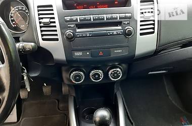 Внедорожник / Кроссовер Mitsubishi Outlander XL 2010 в 
