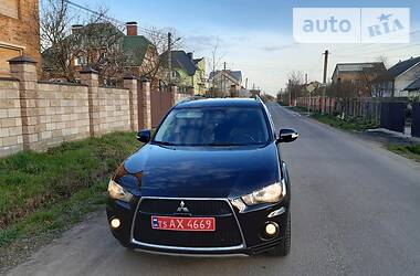 Внедорожник / Кроссовер Mitsubishi Outlander XL 2010 в 