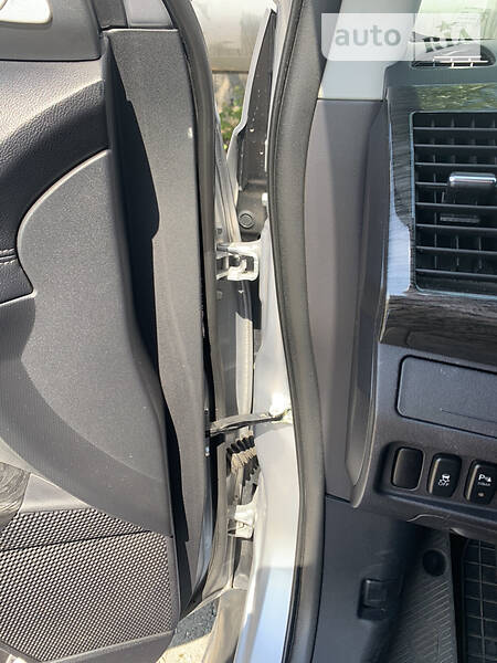 Позашляховик / Кросовер Mitsubishi Outlander XL 2011 в Дніпрі