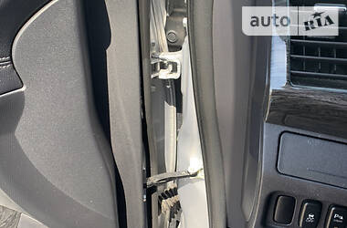 Позашляховик / Кросовер Mitsubishi Outlander XL 2011 в 