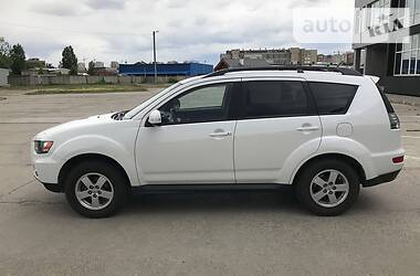 Позашляховик / Кросовер Mitsubishi Outlander XL 2011 в 