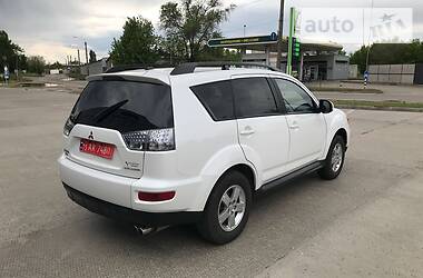 Позашляховик / Кросовер Mitsubishi Outlander XL 2011 в 
