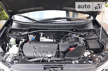 Позашляховик / Кросовер Mitsubishi Outlander XL 2009 в 