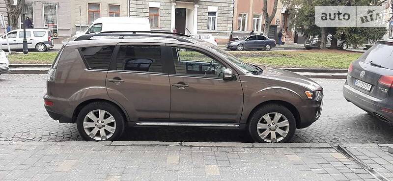 Позашляховик / Кросовер Mitsubishi Outlander XL 2011 в Тернополі