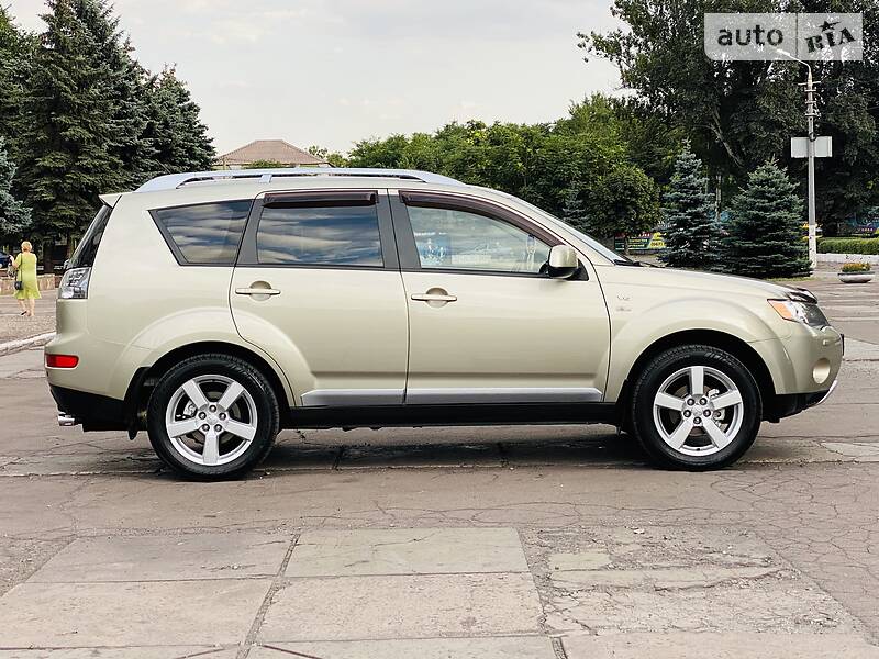 Позашляховик / Кросовер Mitsubishi Outlander XL 2008 в Кам'янському