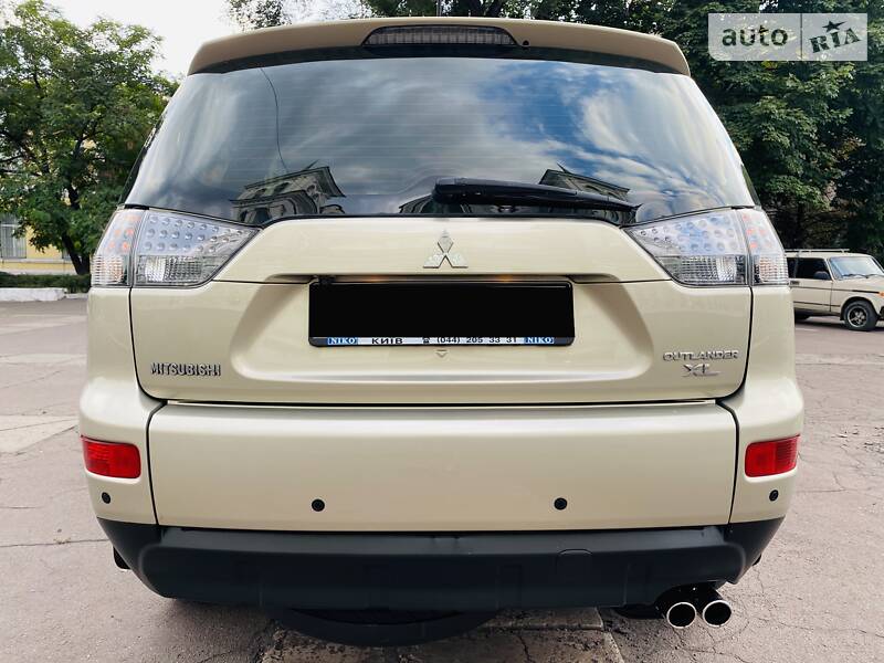 Позашляховик / Кросовер Mitsubishi Outlander XL 2008 в Кам'янському