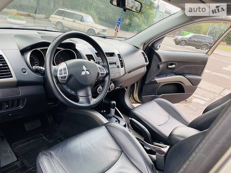 Позашляховик / Кросовер Mitsubishi Outlander XL 2008 в Кам'янському