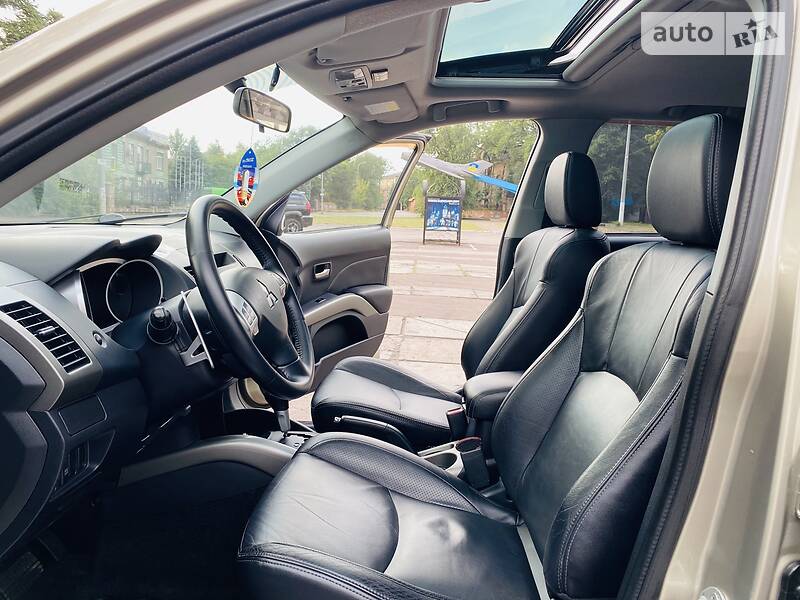 Позашляховик / Кросовер Mitsubishi Outlander XL 2008 в Кам'янському
