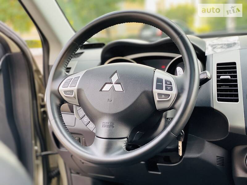 Позашляховик / Кросовер Mitsubishi Outlander XL 2008 в Кам'янському