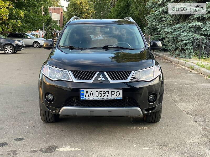 Позашляховик / Кросовер Mitsubishi Outlander XL 2008 в Києві