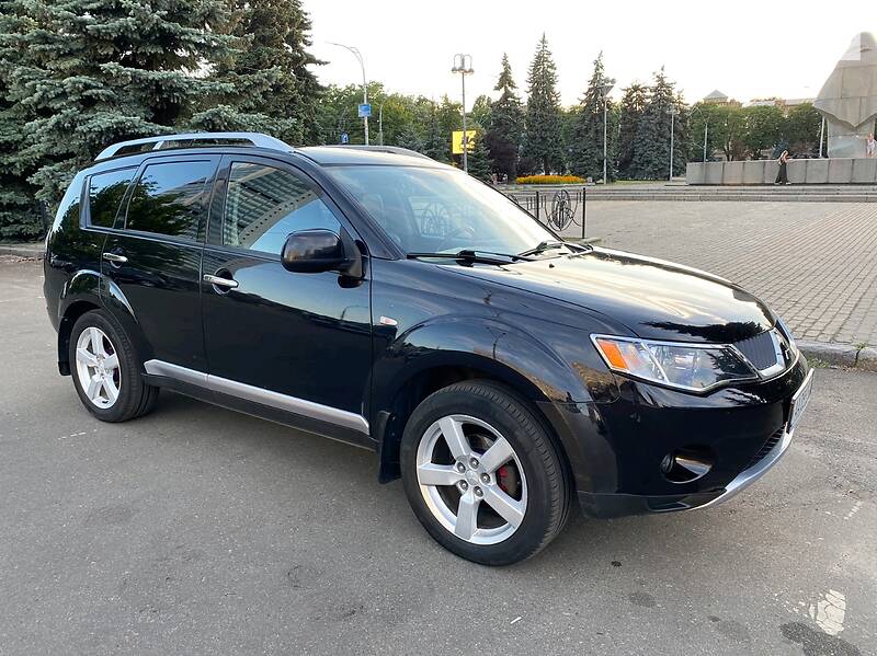 Позашляховик / Кросовер Mitsubishi Outlander XL 2008 в Києві