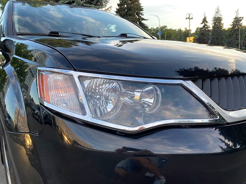 Позашляховик / Кросовер Mitsubishi Outlander XL 2008 в Києві