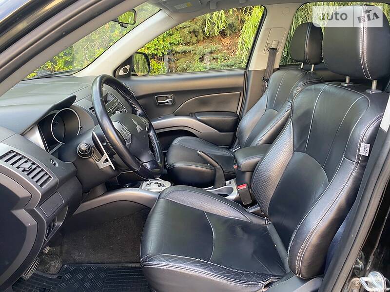 Позашляховик / Кросовер Mitsubishi Outlander XL 2008 в Києві