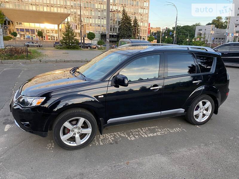 Позашляховик / Кросовер Mitsubishi Outlander XL 2008 в Києві