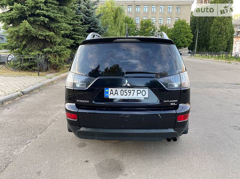 Позашляховик / Кросовер Mitsubishi Outlander XL 2008 в Києві