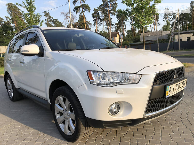 Внедорожник / Кроссовер Mitsubishi Outlander XL 2012 в Киеве