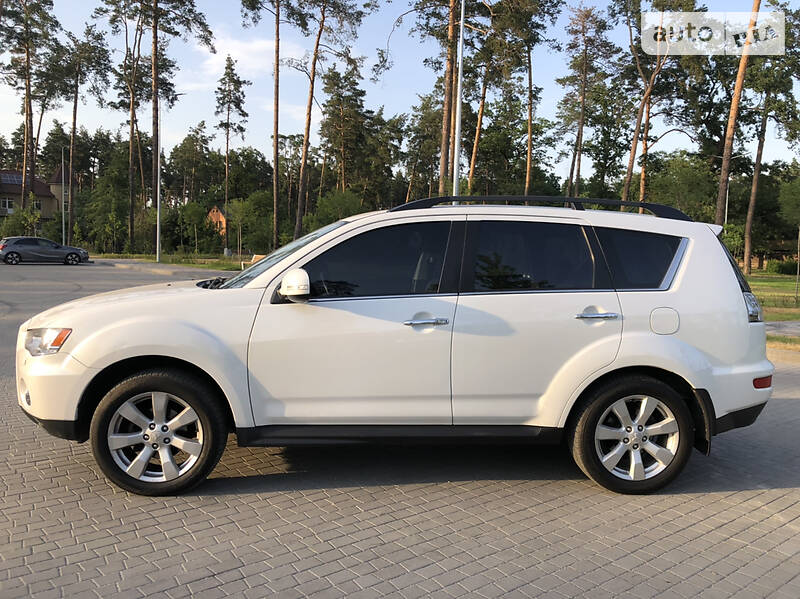 Внедорожник / Кроссовер Mitsubishi Outlander XL 2012 в Киеве