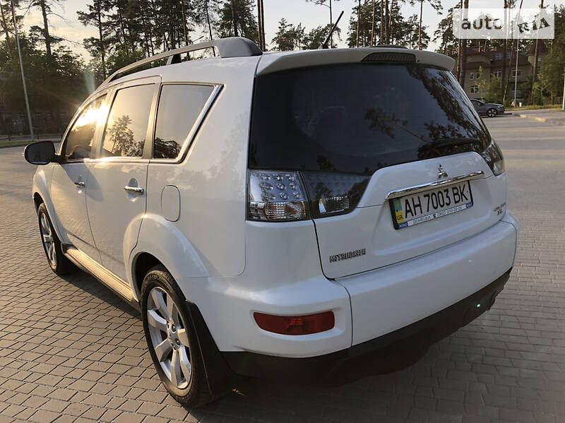 Внедорожник / Кроссовер Mitsubishi Outlander XL 2012 в Киеве