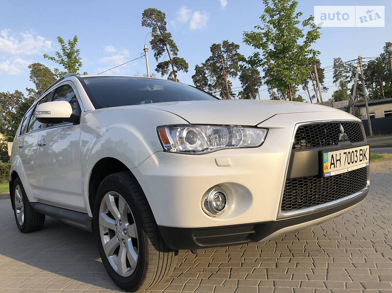Внедорожник / Кроссовер Mitsubishi Outlander XL 2012 в Киеве