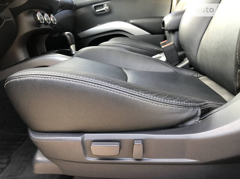Внедорожник / Кроссовер Mitsubishi Outlander XL 2012 в Киеве