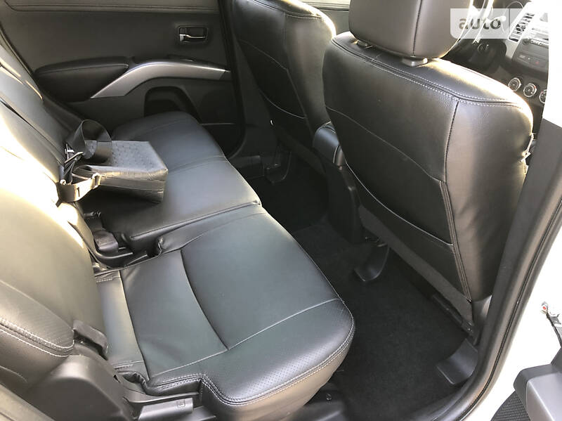 Внедорожник / Кроссовер Mitsubishi Outlander XL 2012 в Киеве