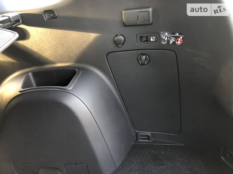 Внедорожник / Кроссовер Mitsubishi Outlander XL 2012 в Киеве