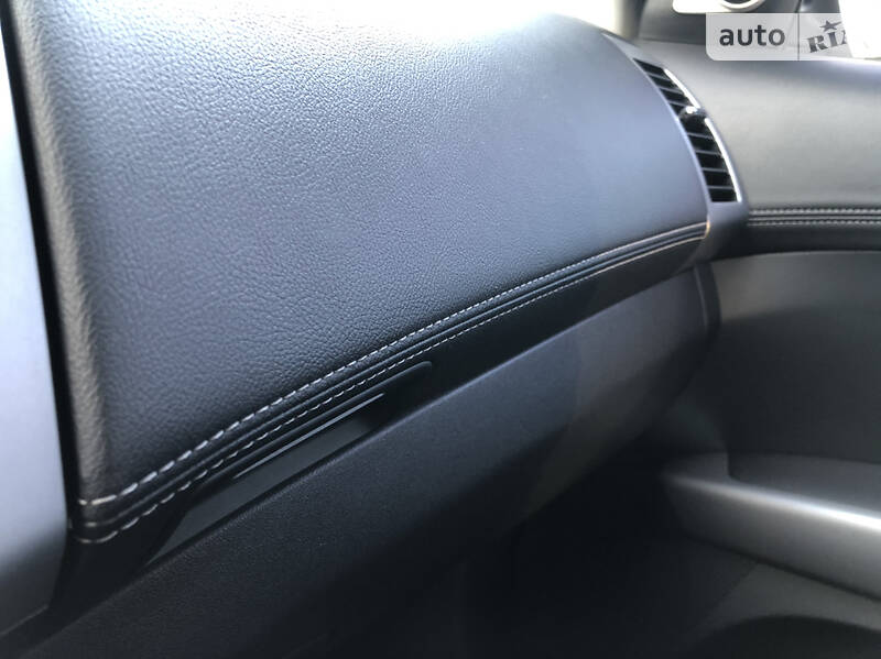 Внедорожник / Кроссовер Mitsubishi Outlander XL 2012 в Киеве