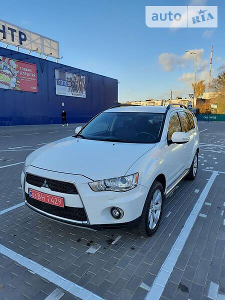 Внедорожник / Кроссовер Mitsubishi Outlander XL 2011 в Ковеле